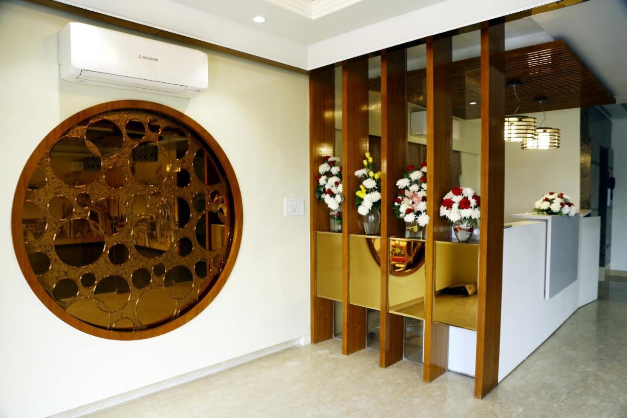 Awadh Inn Noida Exterior foto